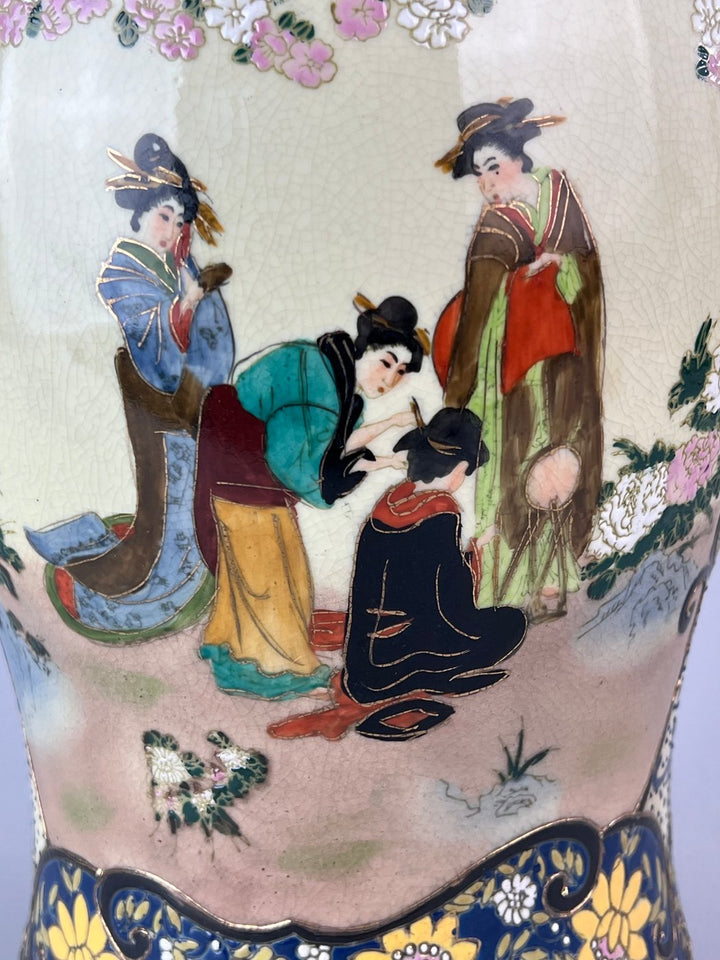 Potiche in ceramica cinese con geisha decoro floreale