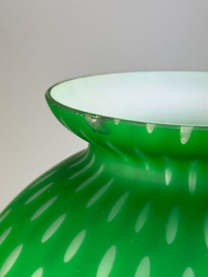 Vaso in vetro di Murano verde smeraldo a pois bianchi soffiato a mano anni ’70