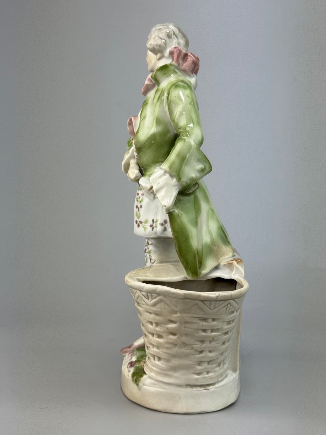 Statua portapenne portafiori in ceramica smaltata Figura galante