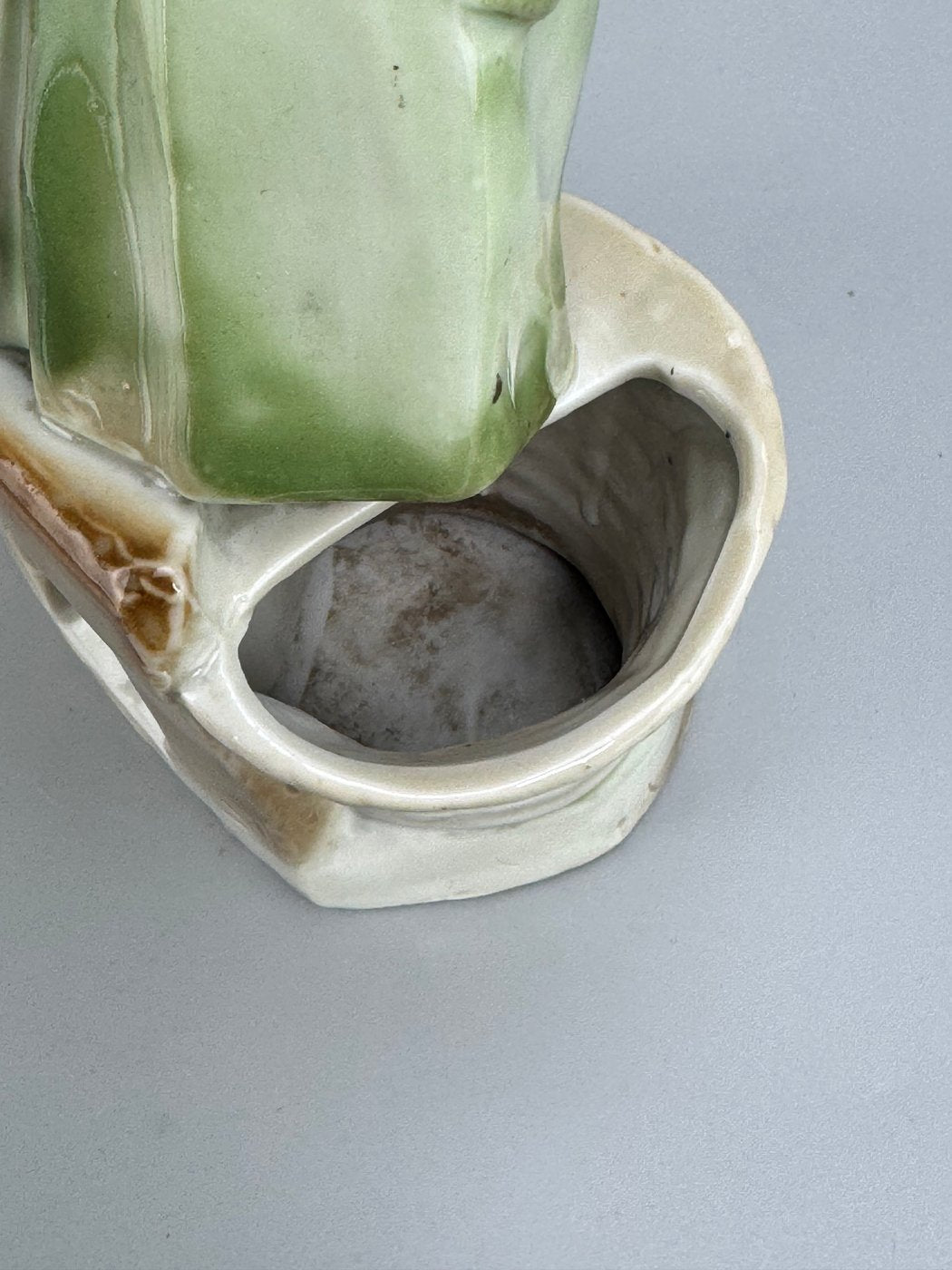 Statua portapenne portafiori in ceramica smaltata Figura galante