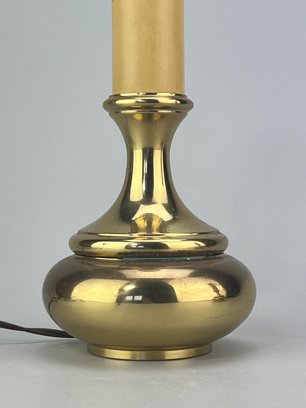 Coppia abat-jour vintage in metallo dorato lucido anni ’70