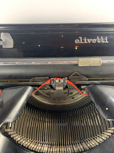 Macchina da scrivere Olivetti M40