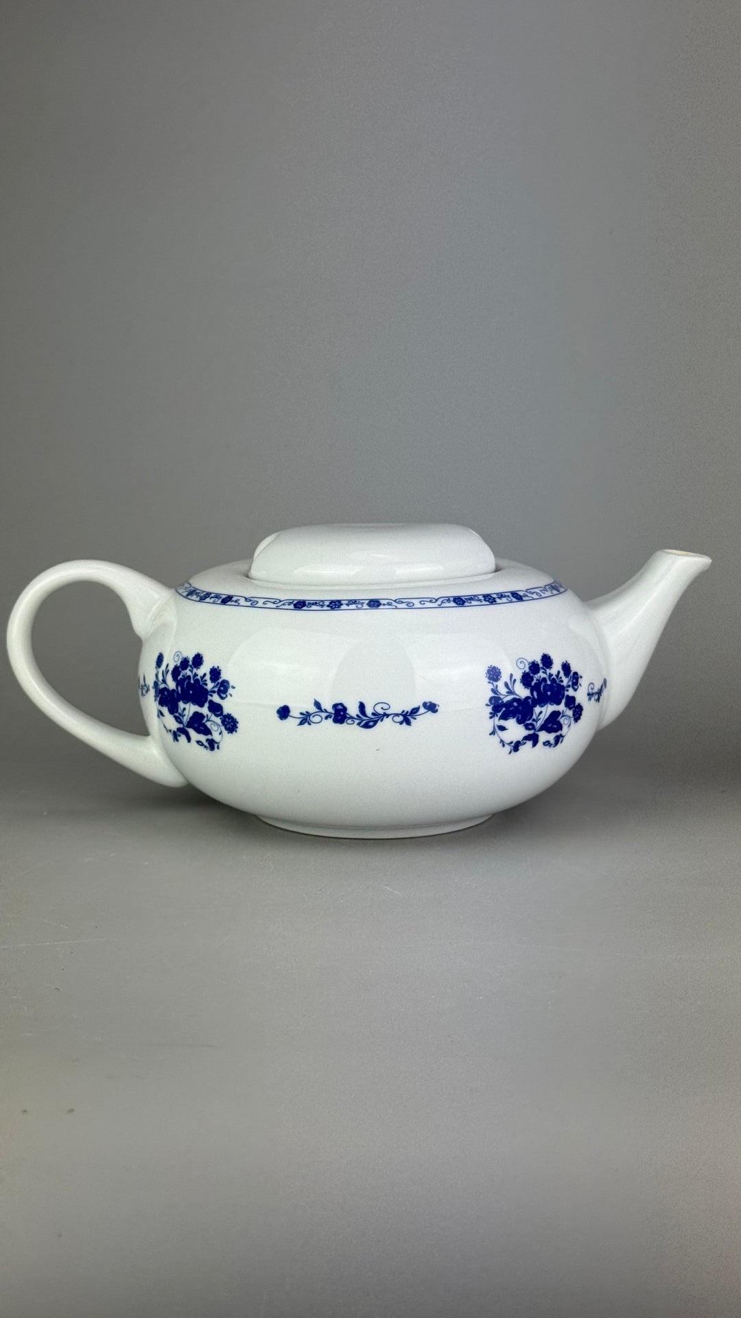 Servizio da tè vintage Cipa Italia per 10 persone in ceramica bianca e blu