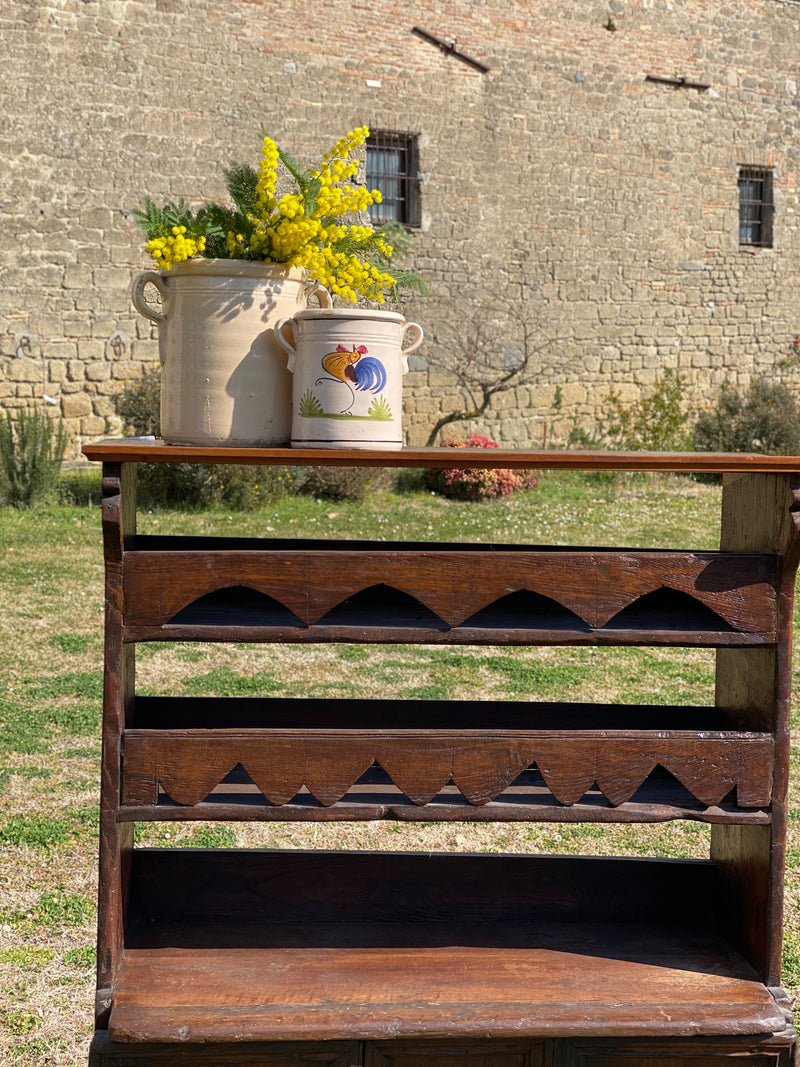 Credenza con piattaia arte povera
