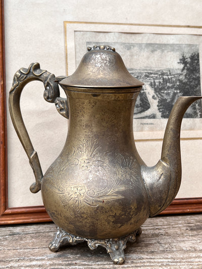 Antica Caffettiera in silverplate con decorazione floreale.