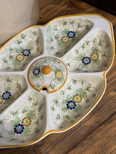 Antipastiera a sette scomparti in ceramica decorata con fiori Made in Italy.