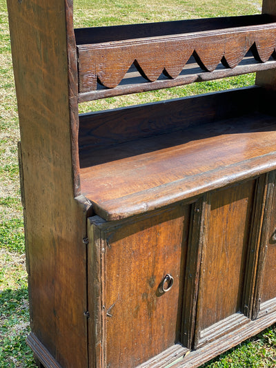 Credenza con piattaia arte povera