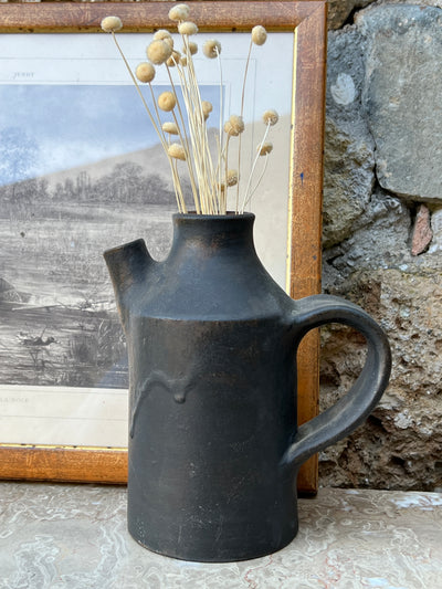 Brocca in ceramica smaltata nera firmata sul fondo Federigo Fabbrini Made in Italy