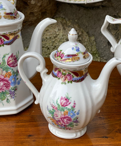 Caffettiera in porcellana decorata