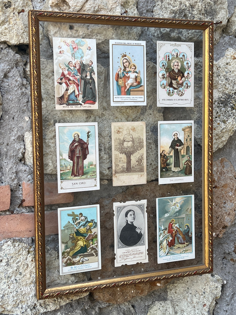 Collezione di nove Santini in cornice di legno intagliata e dorata.