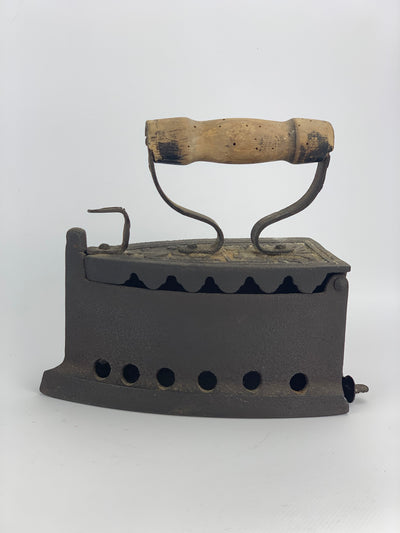 Ferro da stiro in ghisa vintage