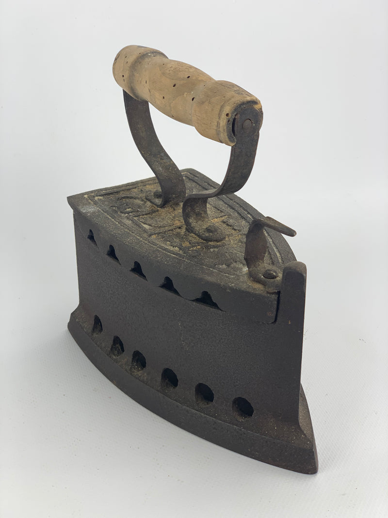 Ferro da stiro in ghisa vintage