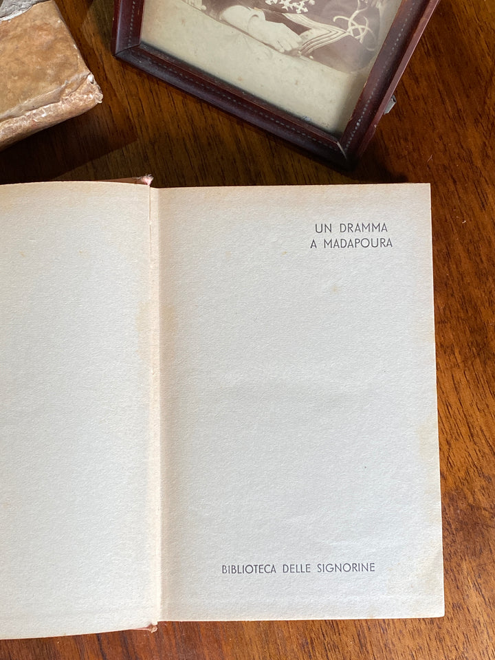Libro Un dramma a Madapoura, Delly 1952