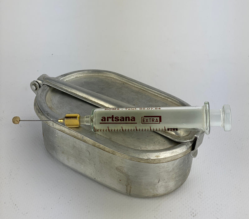 Siringa in vetro Artsana con bollitore alluminio vintage