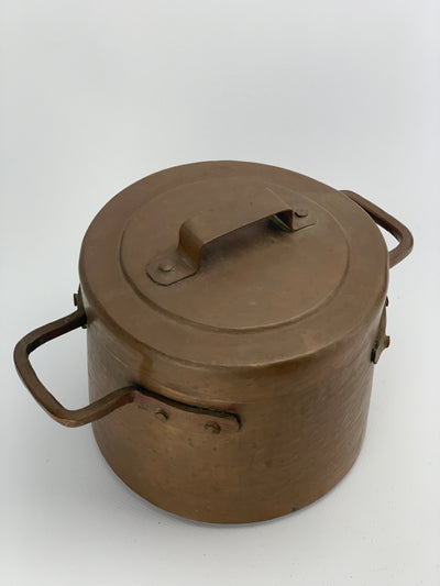 Pentola con coperchio in rame vintage