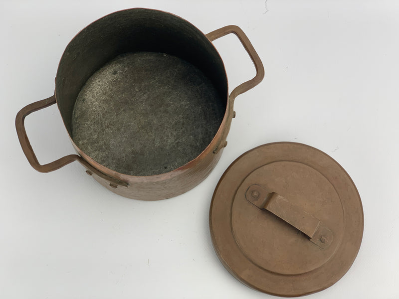 Pentola con coperchio in rame vintage