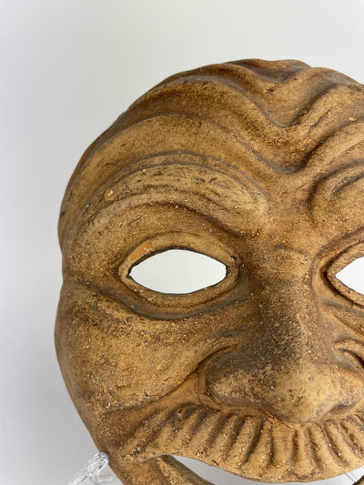 Maschera in terracotta
