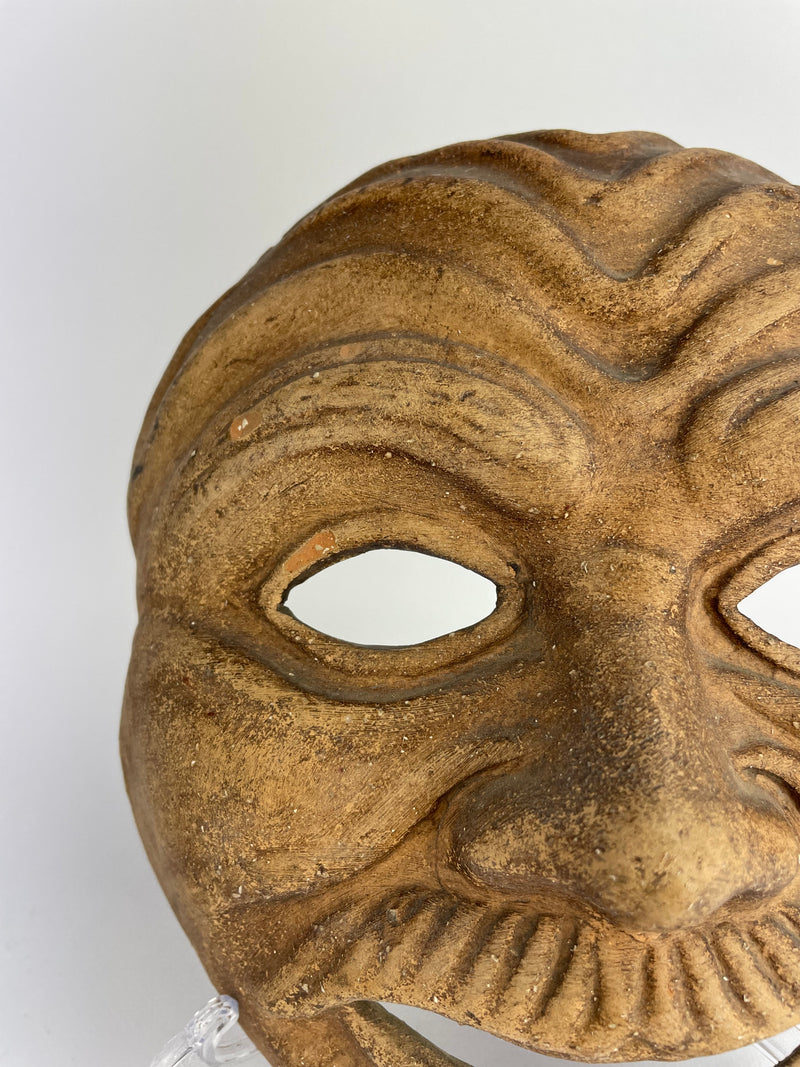 Maschera in terracotta
