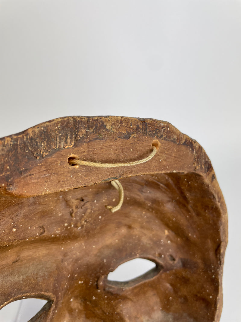 Maschera in terracotta