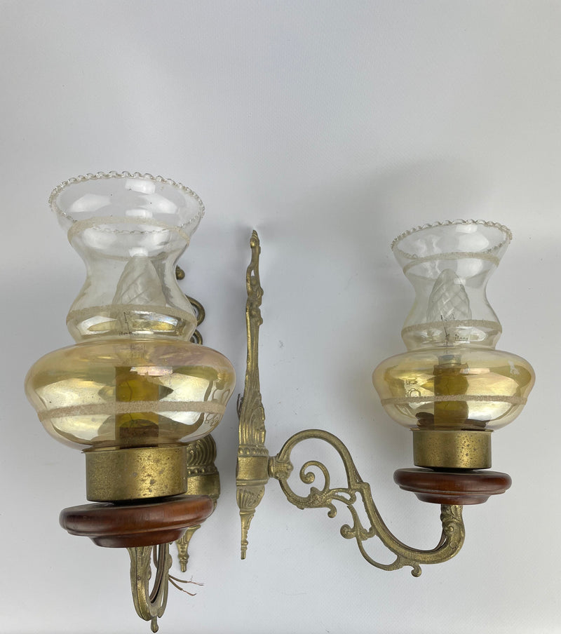 Coppia di Applique in ottone con coppa in vetro
