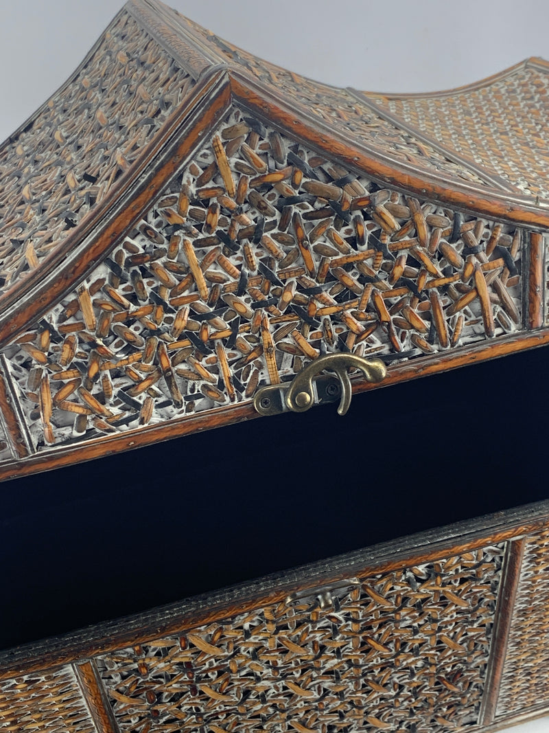 Baule indiano in legno e vimini