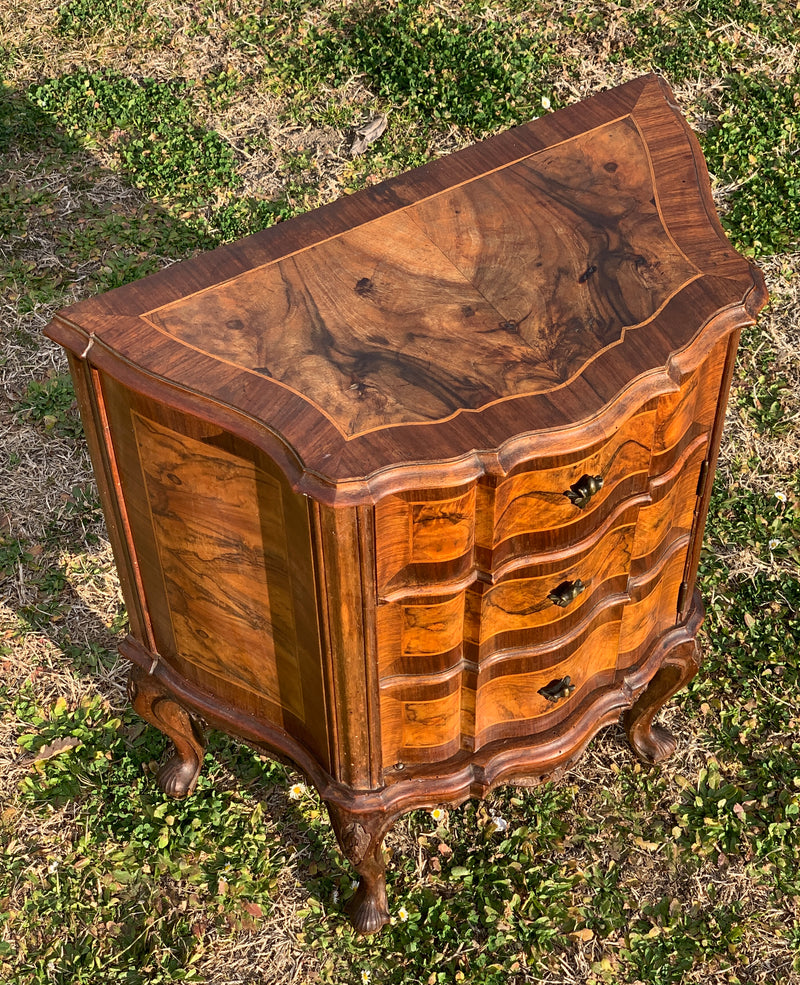 Comodino stile chippendale