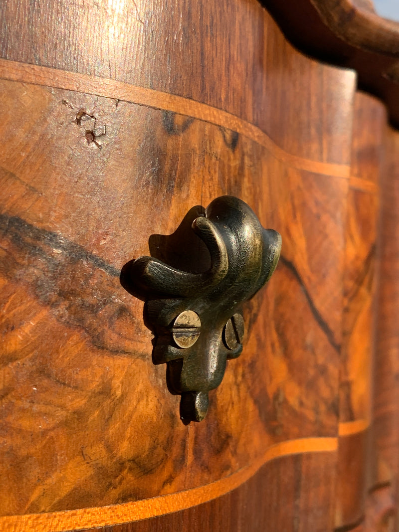 Comodino stile chippendale