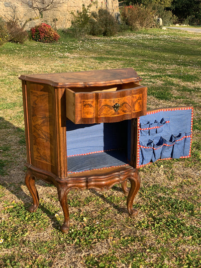 Comodino stile chippendale