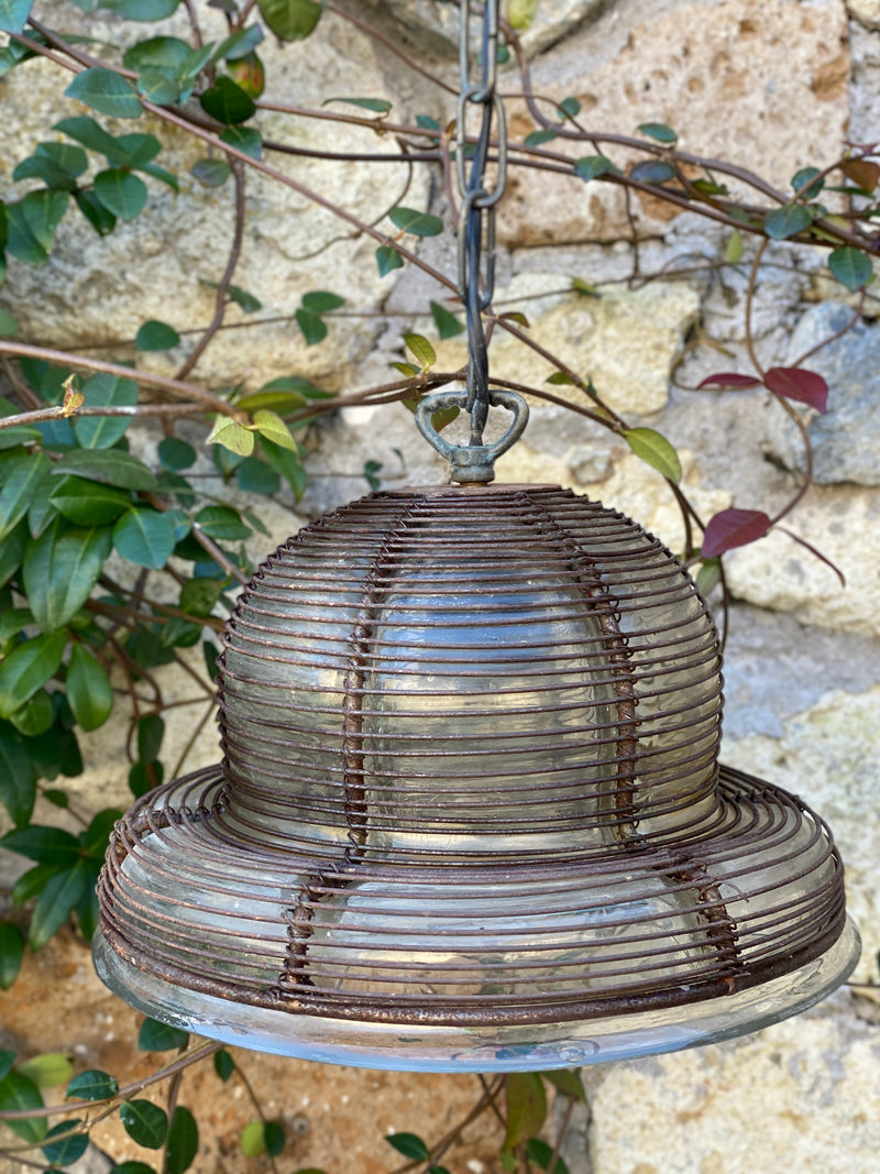 Lampadario a cappello