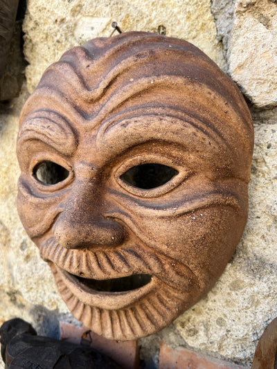 Maschera in terracotta per arredamento da interno ed esterno.