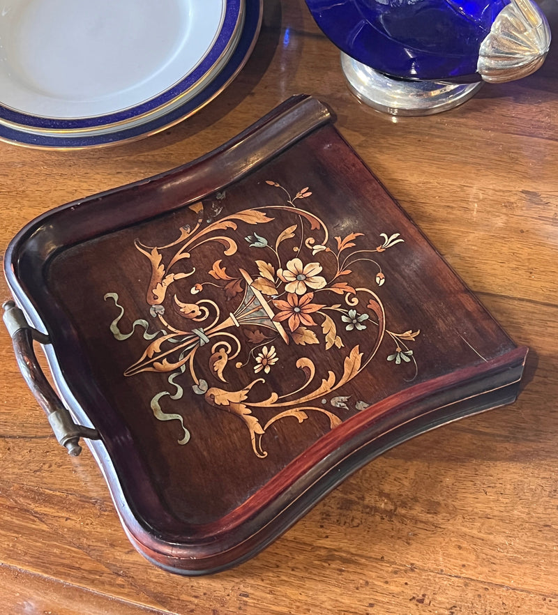 Paletta raccogli briciole vintage in legno intarsiato raffigurante composizione floreale