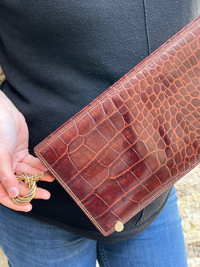 Pochette in pelle genuina firmata Carbotti Made in Italy con dettagli dorati vintage.