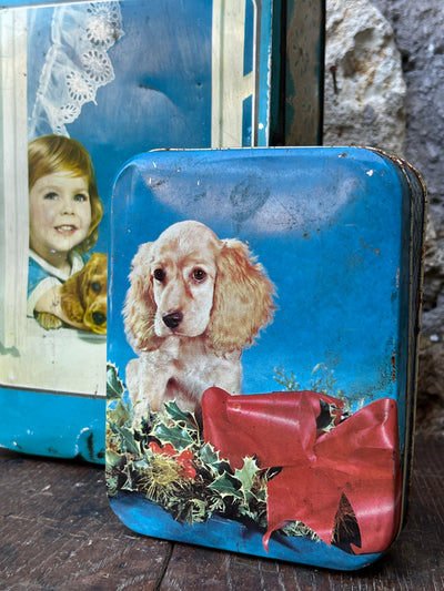 Scatola in latta Perugina da 150 gr.  Presenta sul retro la scritta "Piccoli amici" che si riferisce al design della scatola, decorata con l'immagine di un cagnolino sul coperchio.