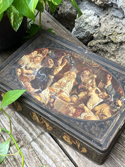 Scatola in latta vintage firmata Ri Ri Demaret Chocolaterie Brussels.  Misure: 20,5x30,5 cm, Altezza 7 cm