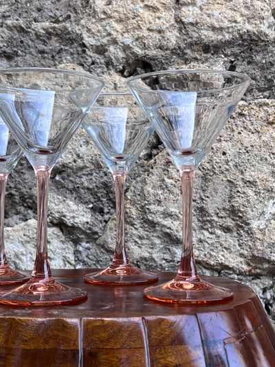Servizio di Calici da champagne in vetro con stelo rosa da otto persone realizzati dal marchio francese Luminarc.