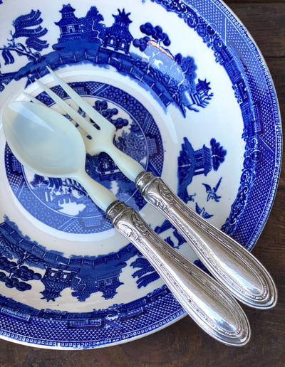 Set Posate da insalata con manico lavorato e punzone argento 800.
