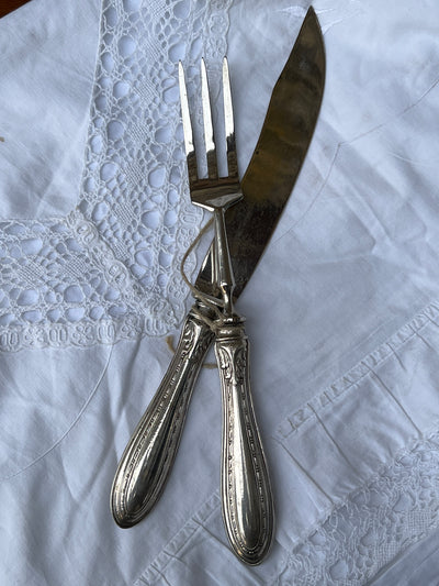 Set Posate da arrosto con manico lavorato e punzone argento 800.