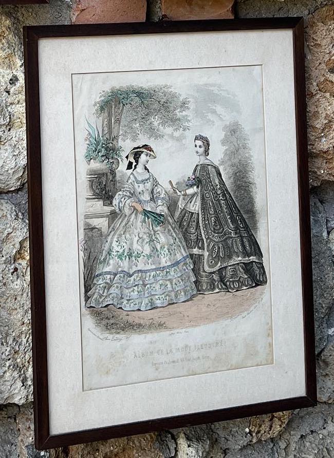 Stampa colorata di moda femminile francese dell’Ottocento.