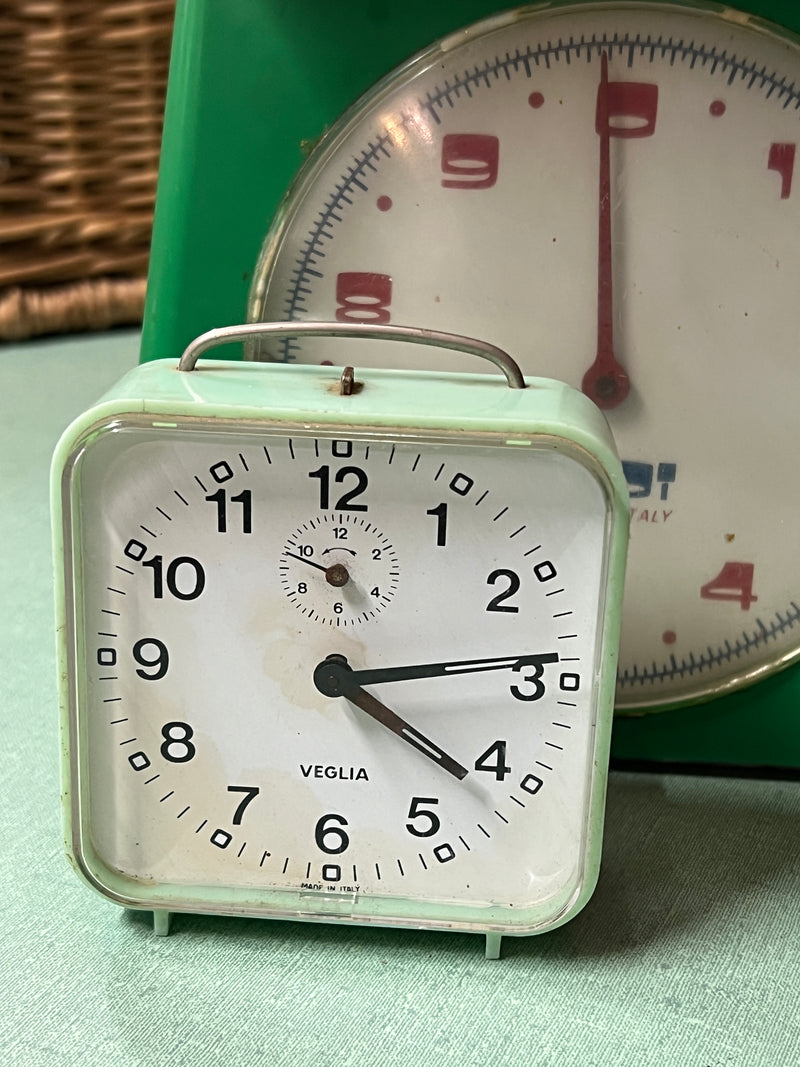 Sveglia Orologio da tavolo verde pastello firmato Veglia vintage. 