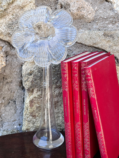 Vaso quadrifoglio in vetro del marchio IVV con foro centrale.